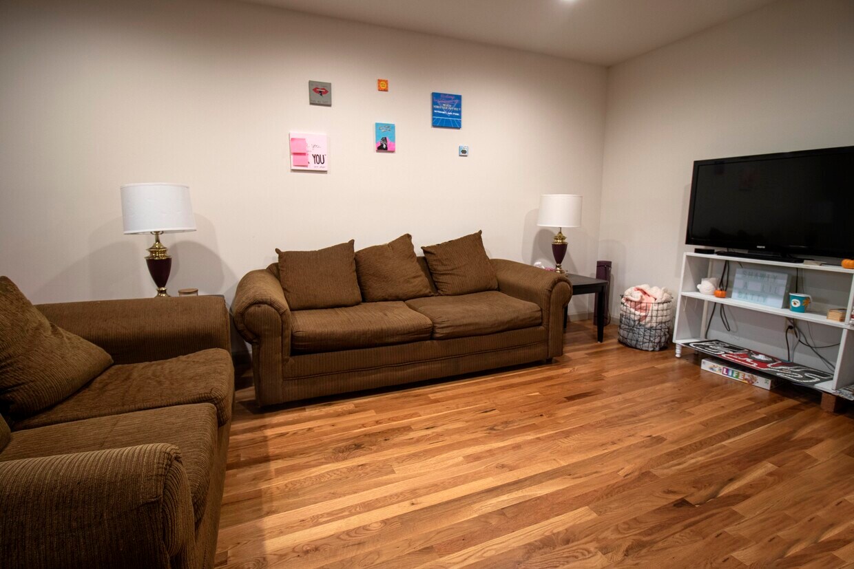 Foto principal - 127 E 13th Ave