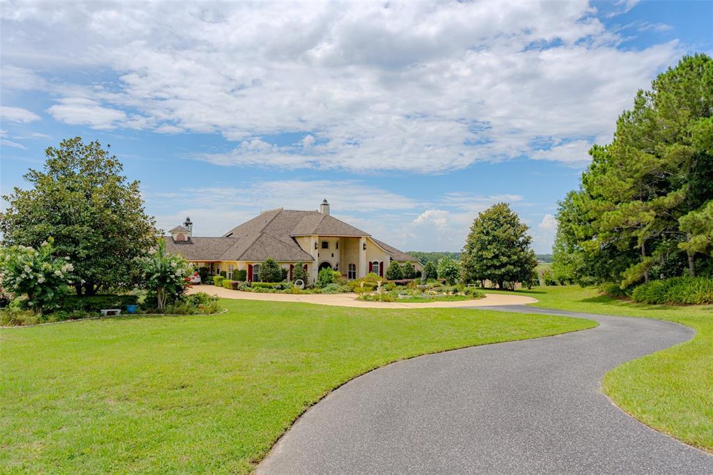 17269 SE 260th Avenue Rd, Umatilla, FL 32784 Room for Rent in