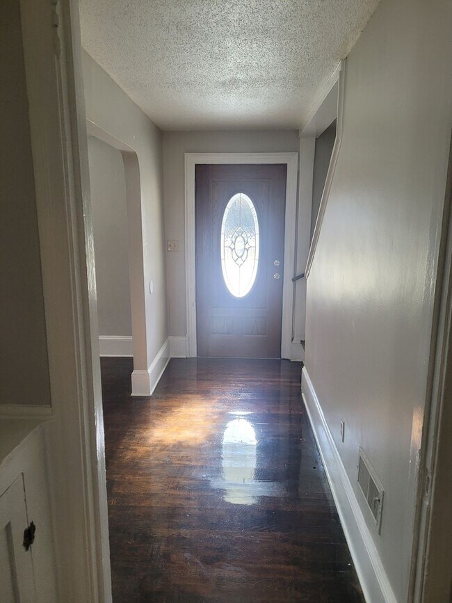 Building Photo - Haymount Area near FTCC- 5 Bedroom-2 Full ...