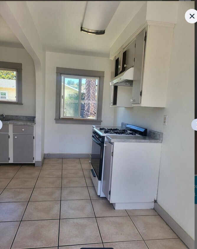 Foto principal - Two -Bedroom, 1 -Bath House