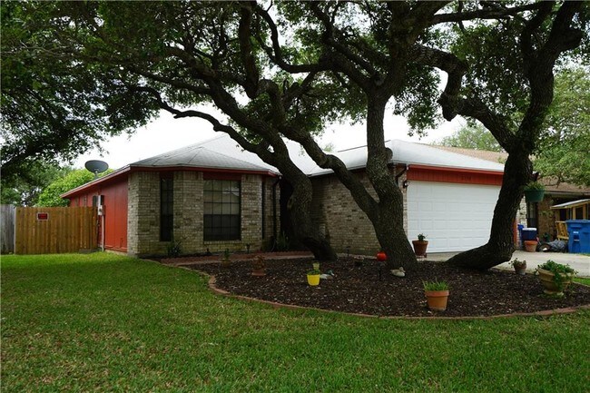 Building Photo - 2159 Glenwood Dr