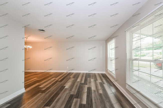 Building Photo - 660 Brookstone Dr