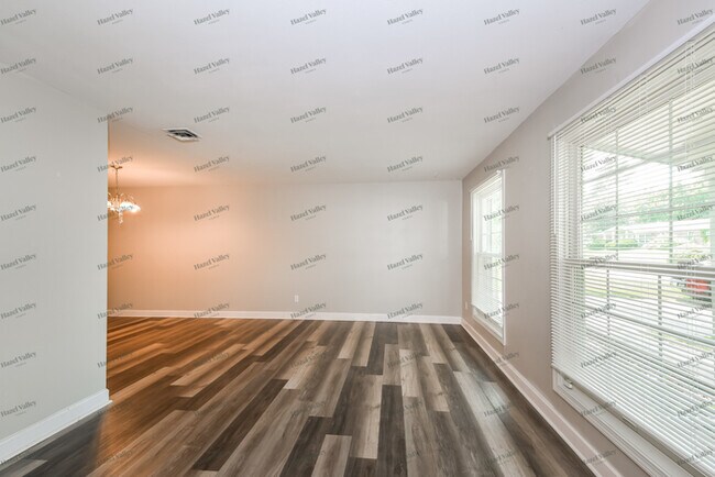 Foto del edificio - 660 Brookstone Dr