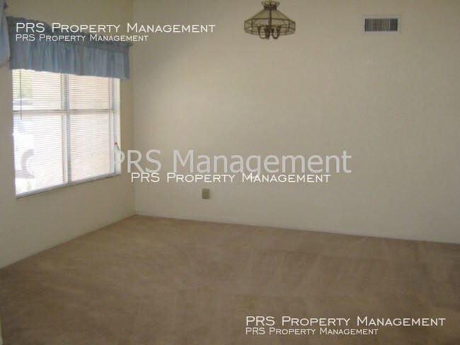 Foto del edificio - AVAILABLE NOW!!