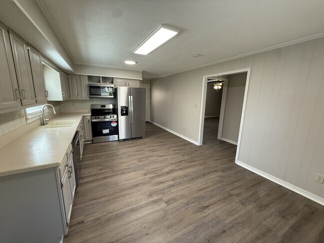 Building Photo - 364 Ridgewood Dr