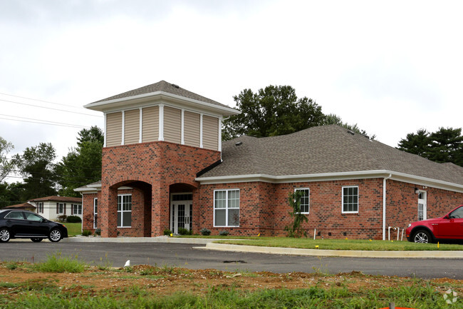 Castle Creek Apartments - Oak Grove Crossing