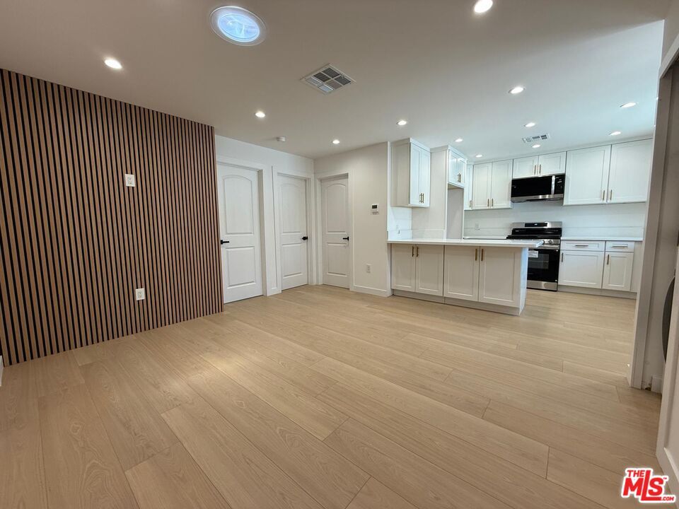 Foto principal - 5759 Lemp Ave