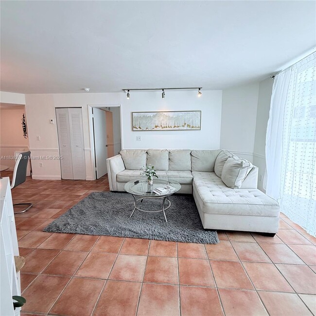Building Photo - 5880 Collins Ave