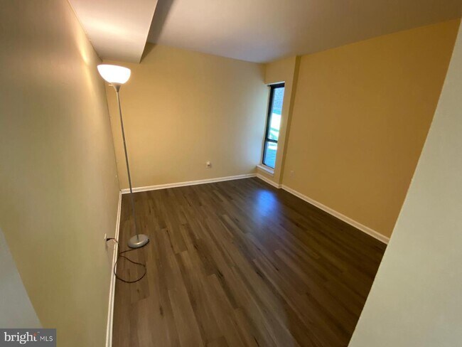 Building Photo - 5766 Rexford Ct