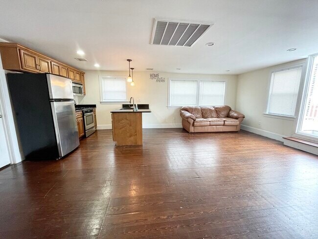 Building Photo - 178 Hillside St