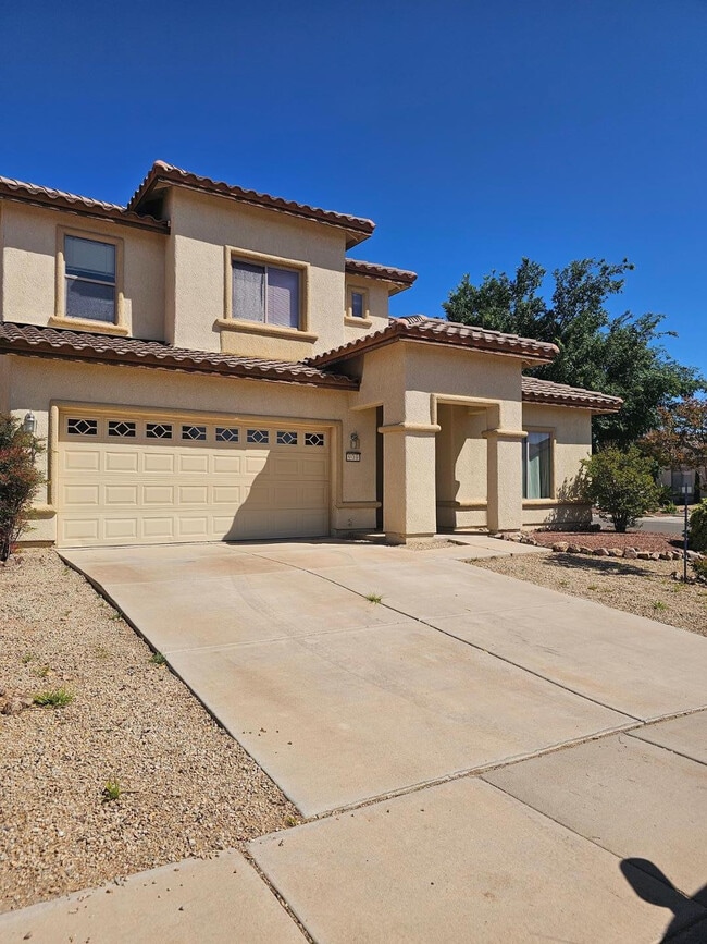 Building Photo - 900 Estancia Dr