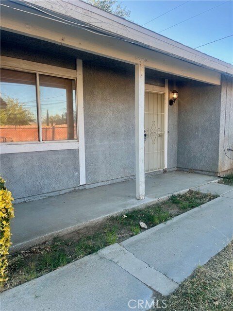 Foto principal - 16535 Pine St