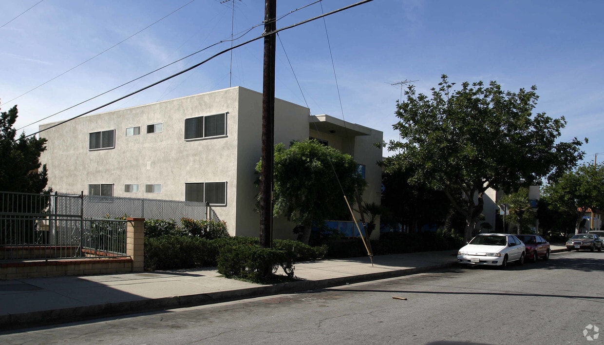 Primary Photo - 1225 W Victoria Ave