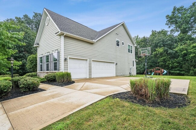 Building Photo - 6100 Acadia Ct