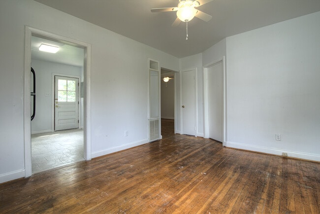 Building Photo - 2221 Martin Ave
