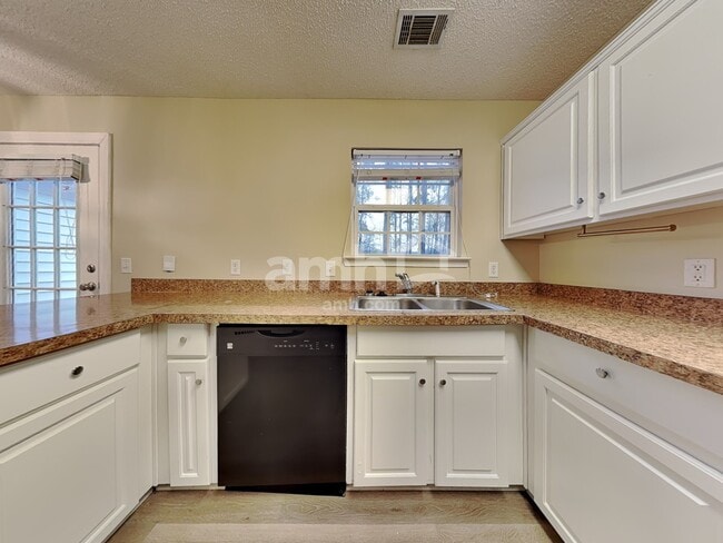 Foto del edificio - 26 Coronado Ct