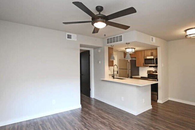 Building Photo - 2 bedroom in Dallas TX 75214