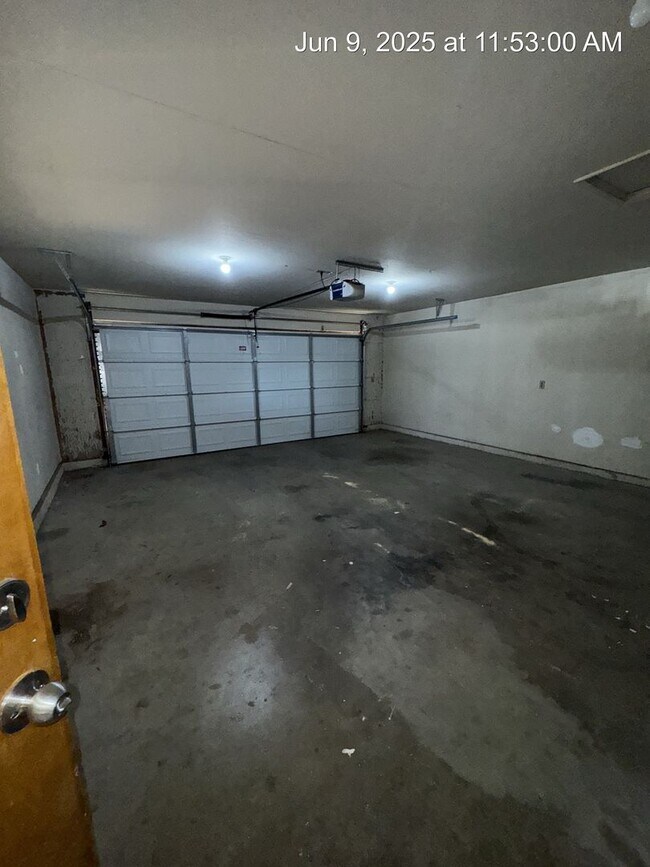 Building Photo - 4057