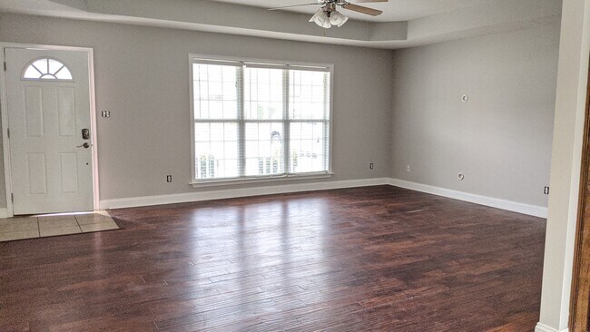 Building Photo - 2445 Muscogee Dr