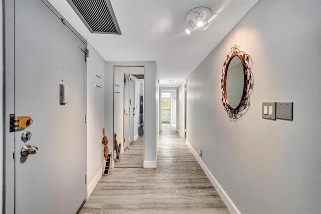 Building Photo - 100 Golden Isles Dr