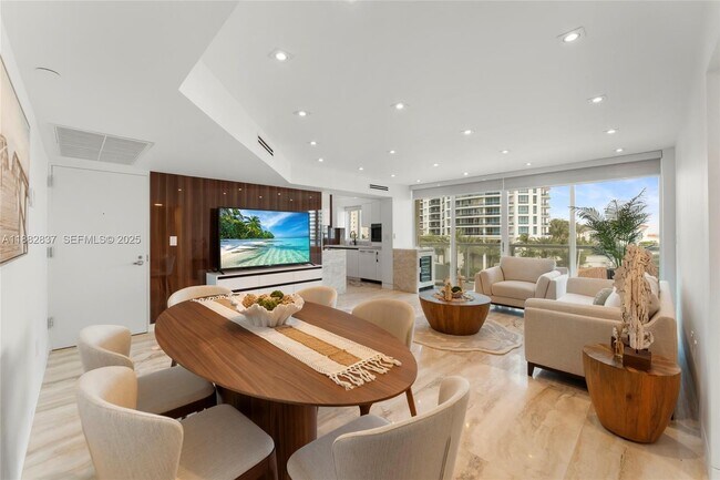 Foto del edificio - 5900 Collins Ave