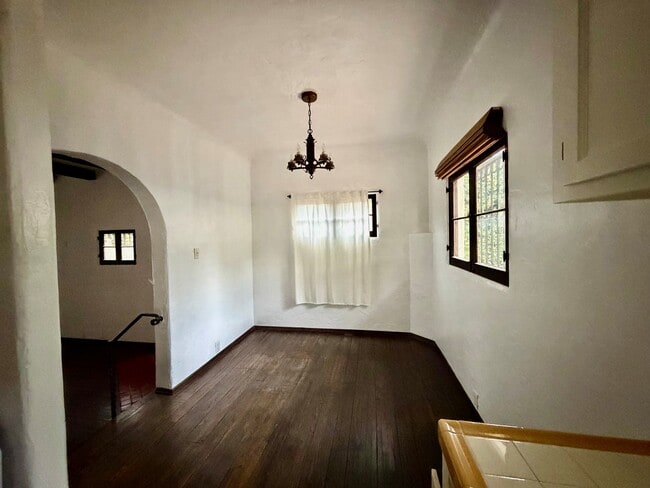 Foto del edificio - 1519 N Hayworth Ave