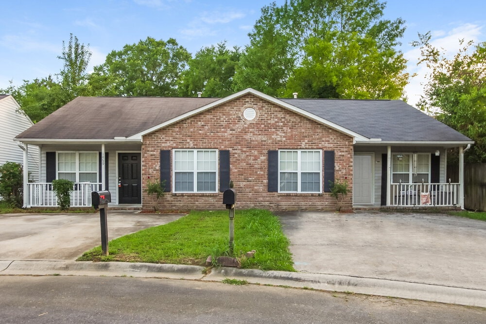 Primary Photo - 1069 Park Meadow Dr