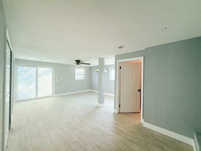 Foto del edificio - 14000 Miramar Ave