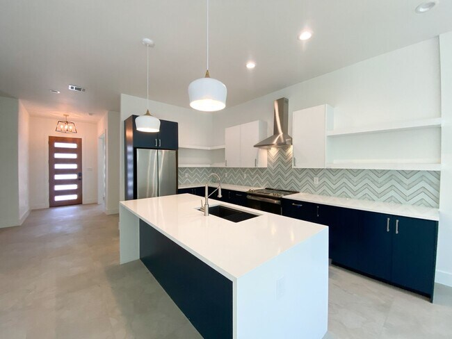 Foto del edificio - New Construction Government Hill 3/3.5 with a garage