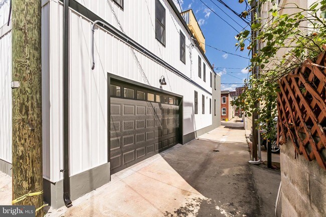Building Photo - 1024 S Bouldin St