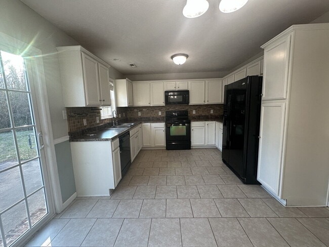 Foto del edificio - Nice 3 Bedroom, 2 Bath Home in Richlands-303 Rolling Meadow Ct.