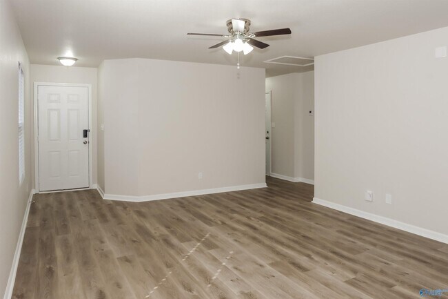 Foto del edificio - 196 Cloverbrook Dr