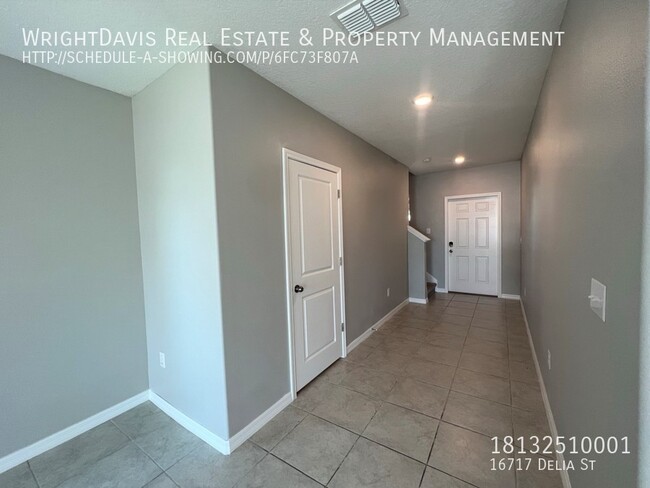 Foto del edificio - CREEK PRESERVE COMMUNITY OFFERS 5/2/1 CAR ...