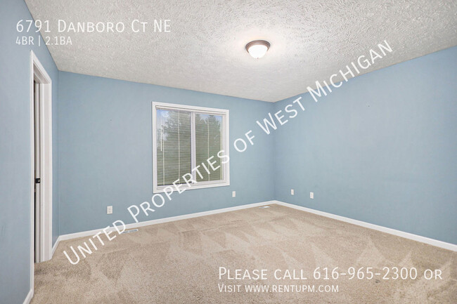 Building Photo - Available Now | 4 Bed 2.5 Bath Single Fami...