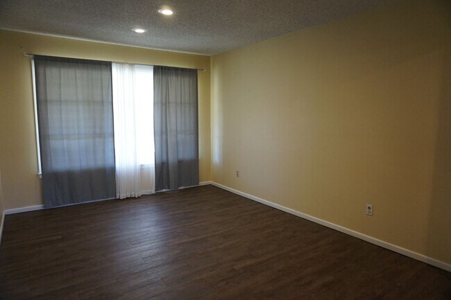 Foto del edificio - 3410 58th Move In 07/11