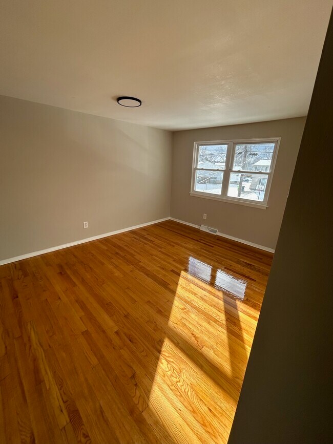 Building Photo - 625 Sunflower Dr
