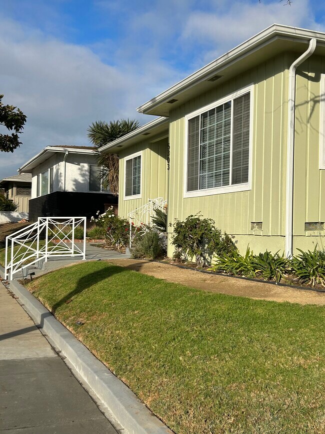 5303 W Slauson Ave Unit Front, Los Angeles, CA 90056 Rentals in Los