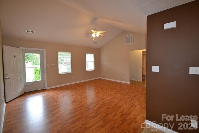 Building Photo - 112 Dundee Ct