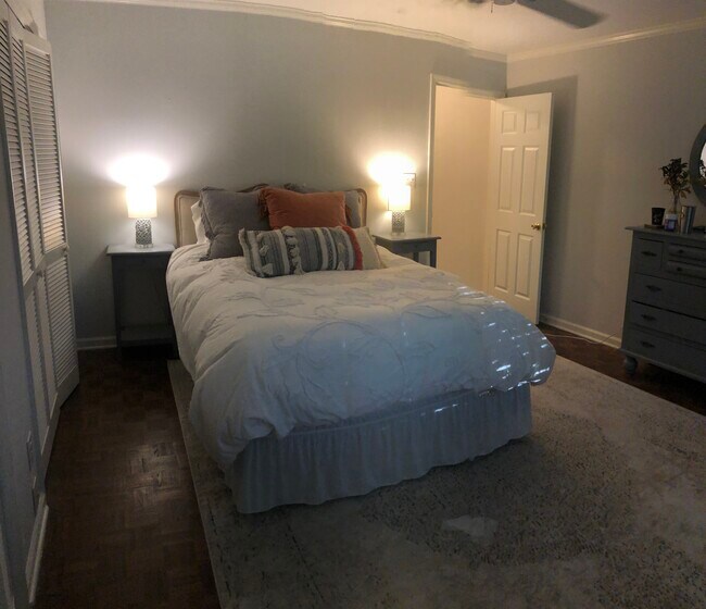 Foto del edificio - 3733 Jamestown Cir