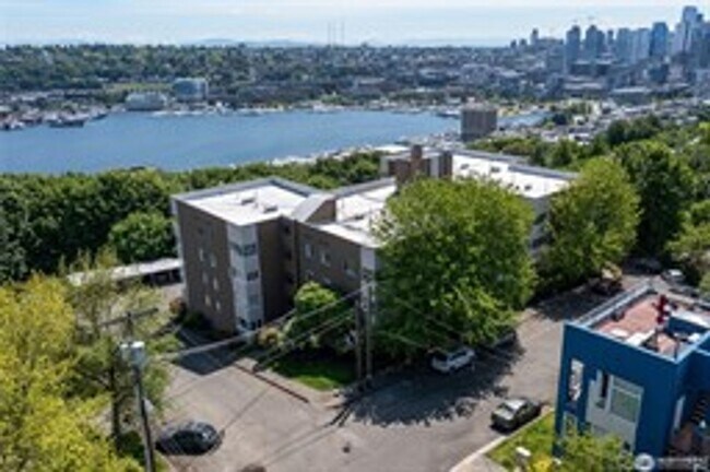Foto del edificio - 1800 Taylor Ave N