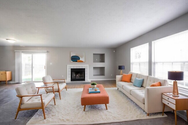 Foto del edificio - Great 3 Bedroom 2.5 Bathroom Home on the upper east side of Indy!
