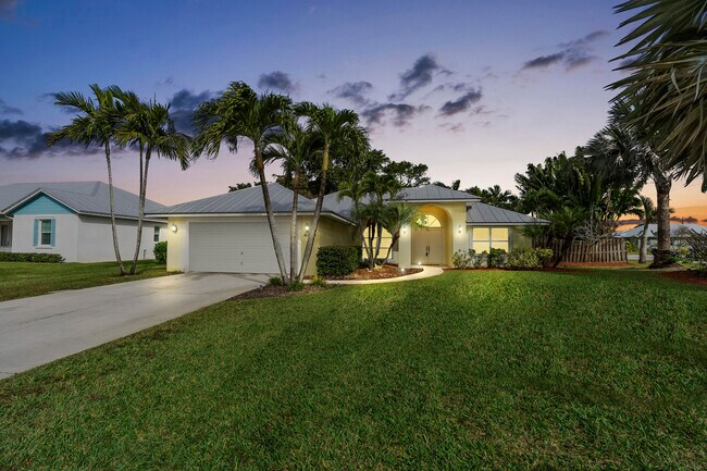 Foto del edificio - 4469 SE Tall Pines Ave