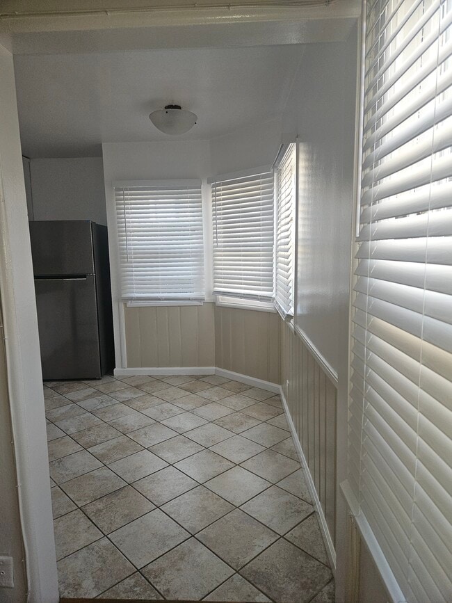 Cocina P. 2 - 10737 Bloomfield St