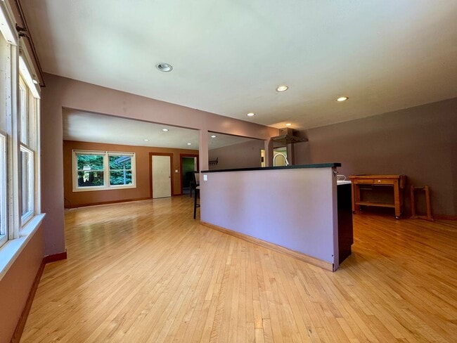 Building Photo - 654 Grotzman Rd