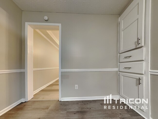 Building Photo - 450 Ashley Way