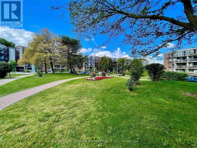 Building Photo - 30 Fashion Roseway