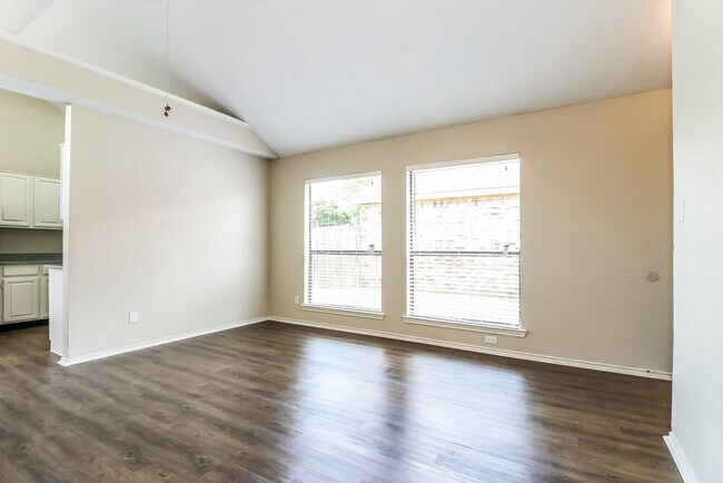 Foto del edificio - 2618 Butterfield Dr