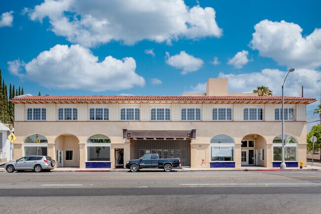 Building Photo - 851 E Washington Blvd