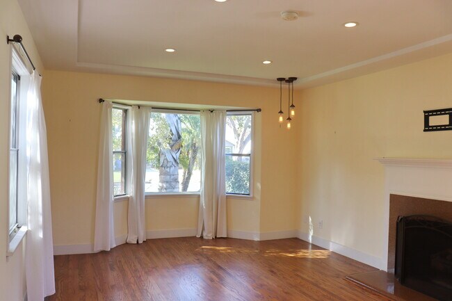 Foto del edificio - 2318 Wellesley Ave