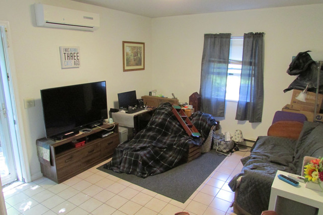 Building Photo - 1457B